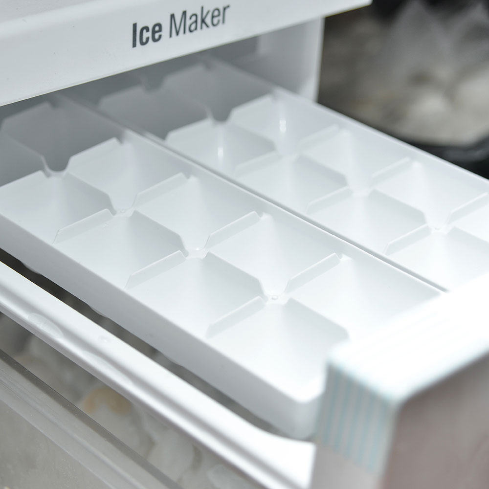 square_0109_Kitchen-Ice-Maker