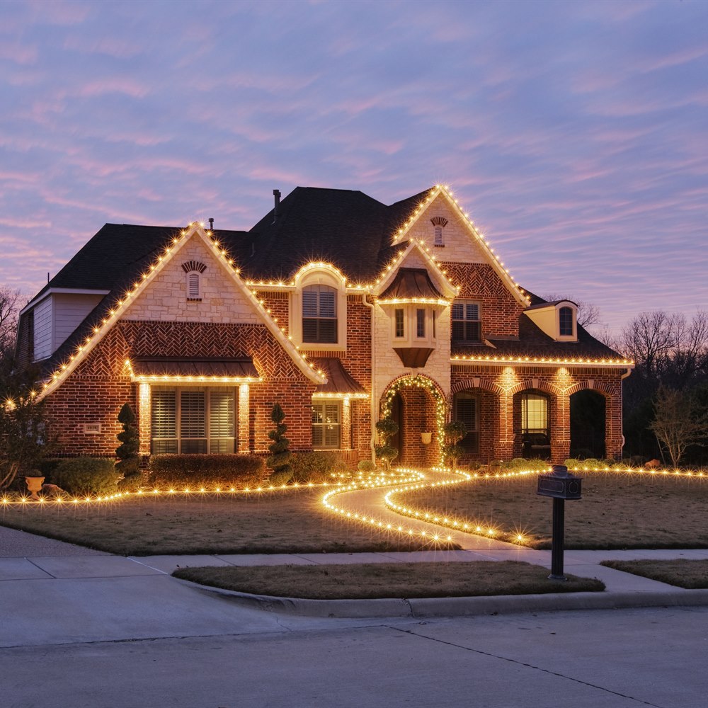 charming-suburban-home-lit-with-festive-holiday Charming suburban home lit with festive holiday