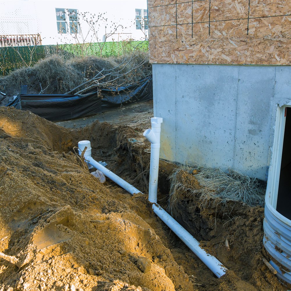 Foundation drainage construction with white pipes