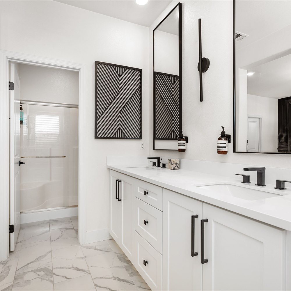 modern-bathroom-interior-with-white-vanity-and-mir Modern bathroom interior with white vanity and mirror